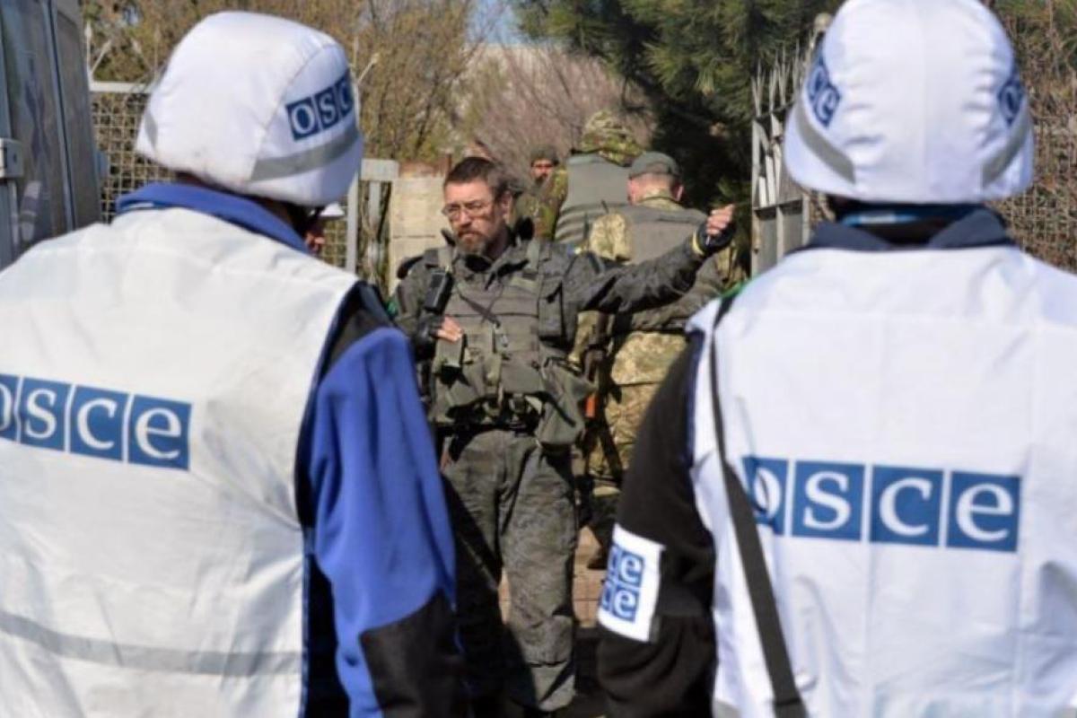 ОБСЕ: На Донбассе возле границы с РФ зафиксирована колонна военной техники ОБСЕ: На Донбассе возле границы с РФ зафиксирована колонна военной техники