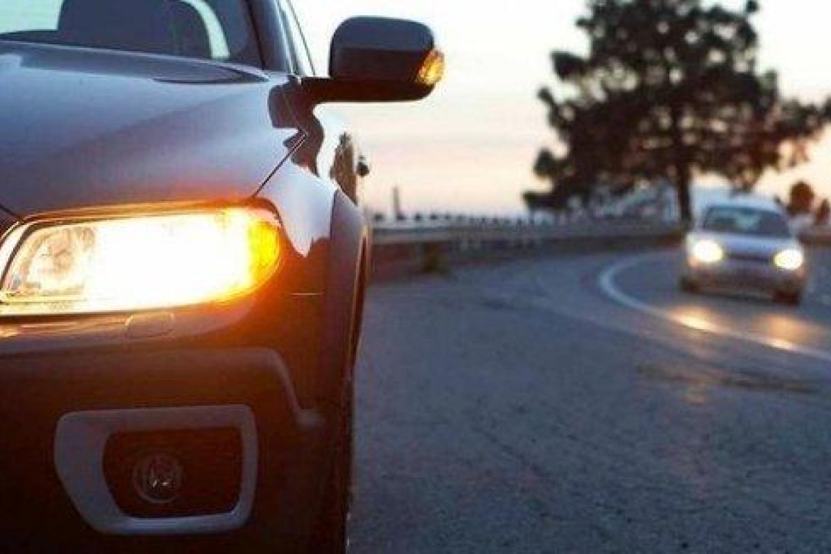 С октября водители должны будут включать фары днем и ночью