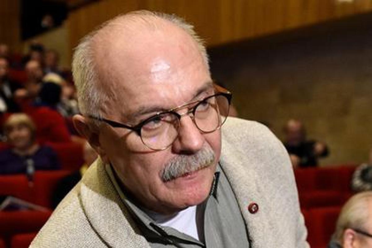 Российского режиссера Никиту Михалкова срочно госпитализировали