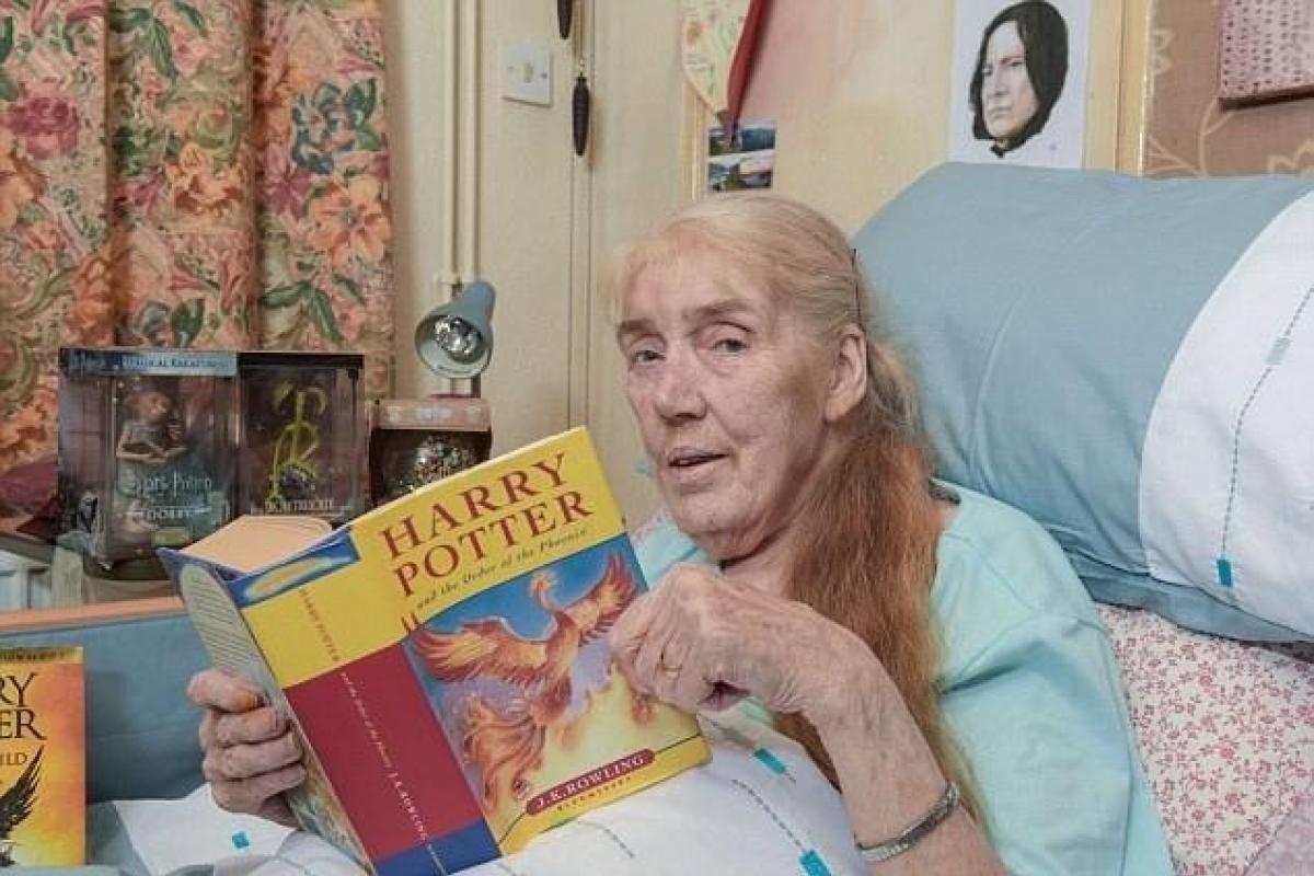 В Англии фанатка Гарри Поттера, умирающая от рака, организовала себе волшебные похороны