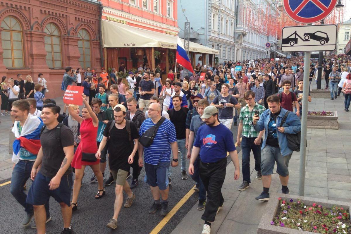 "Путина в отставку": По всей России проходят массовые протесты, начались стычки с полицией