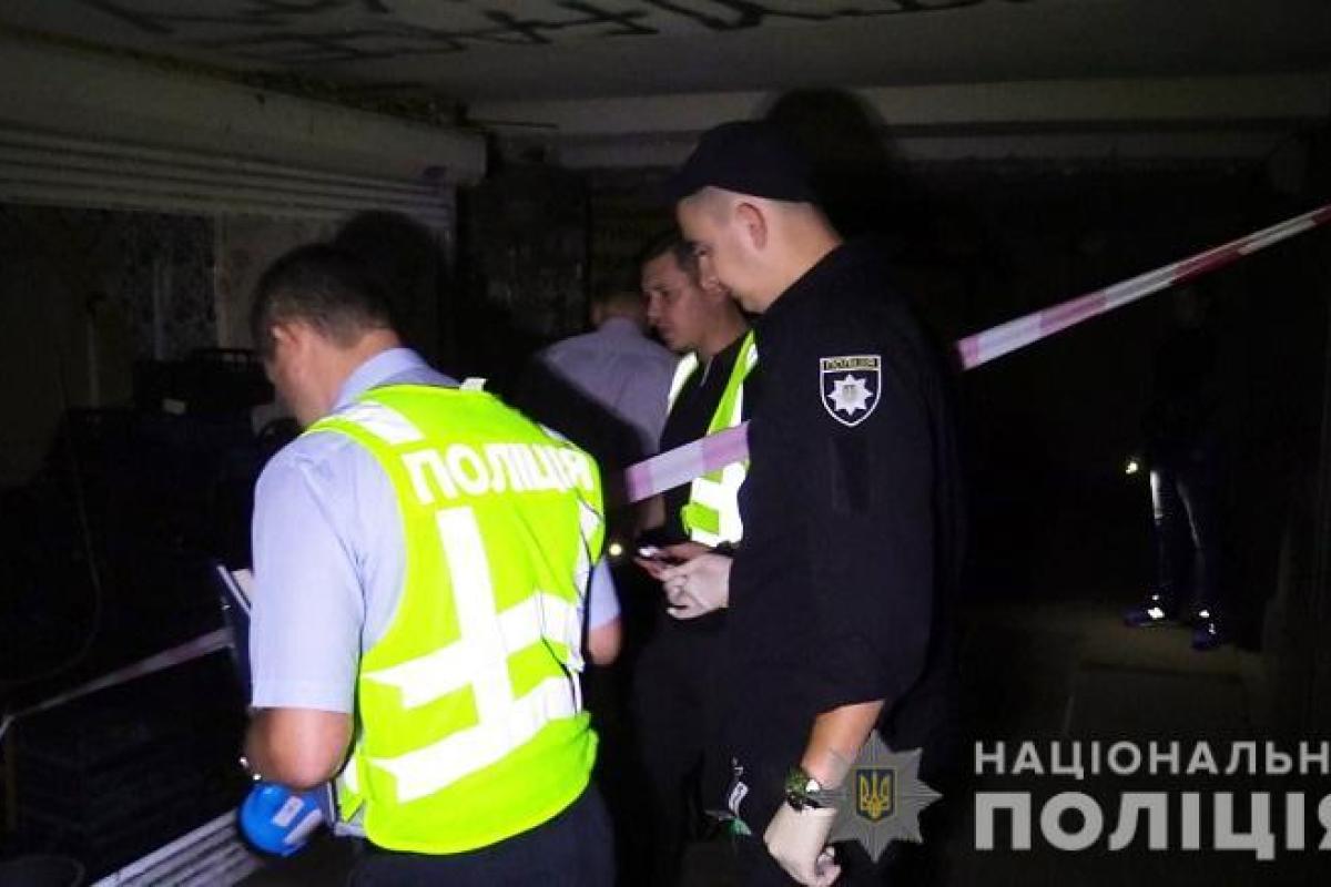 В подземном переходе Киева зарезали мужчину: личность погибшего устанавливается В подземном переходе Киева зарезали мужчину: личность погибшего устанавливается