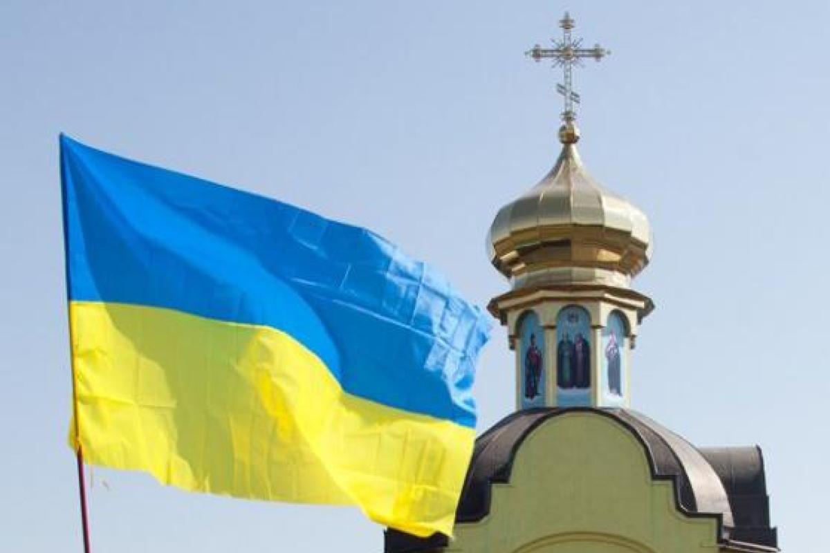 Сменить рясу на одежду бродяги, чтобы выжить, или Как Московский патриархат давится Киевским