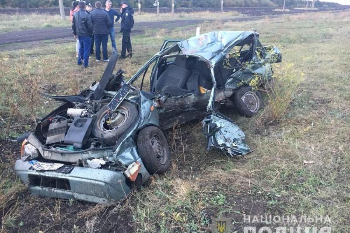 В Николаевской области произошло смертельное ДТП: поезд столкнулся с легковым автомобилем, есть жертвы В Николаевской области произошло смертельное ДТП: поезд столкнулся с легковым автомобилем, есть жертвы