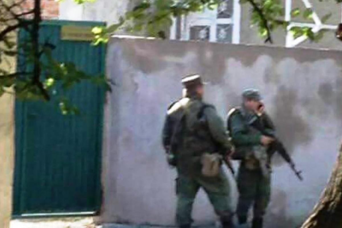 Боевики устроили погром в доме молитв в "ЛНР" Боевики устроили погром в доме молитв в "ЛНР"
