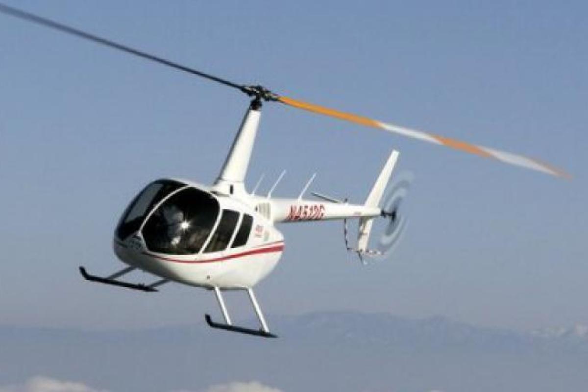 В России вертолет рухнул в ущелье: выжившего пилота не могут достать