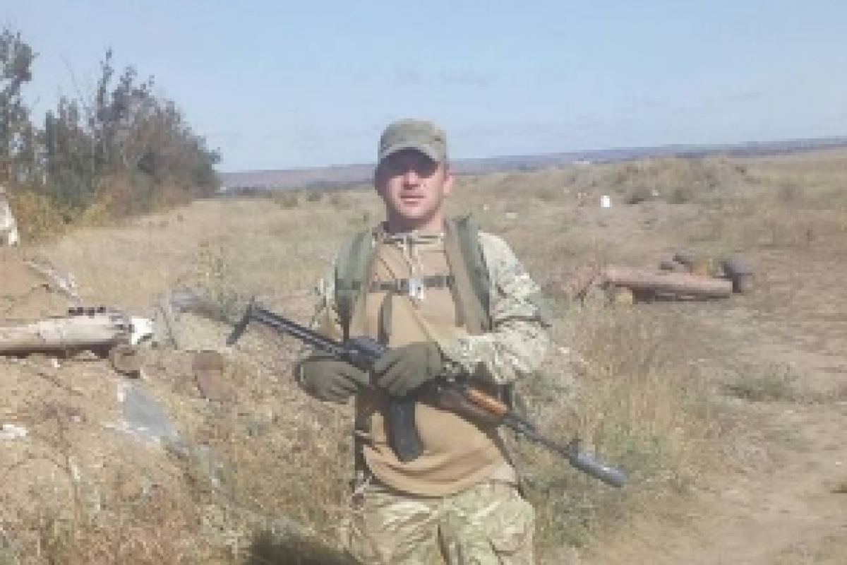 В сети показали фото военнослужащего, погибшего на Донбассе В сети показали фото военнослужащего, погибшего на Донбассе