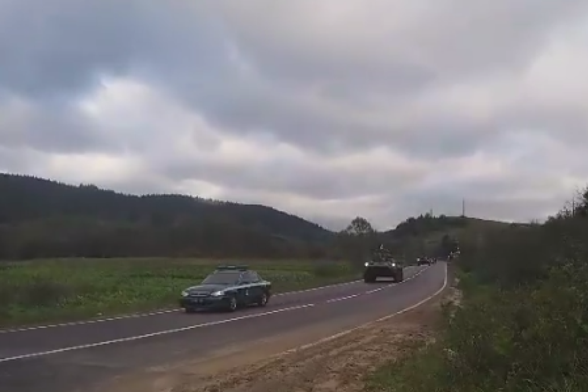 В сторону Закарпатья движется военная техника: опубликовано видео В сторону Закарпатья движется военная техника: опубликовано видео