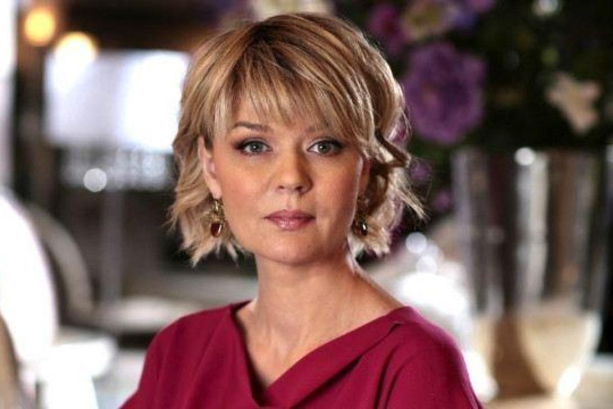 Актриса Юлия Меньшова показала округлившийся живот