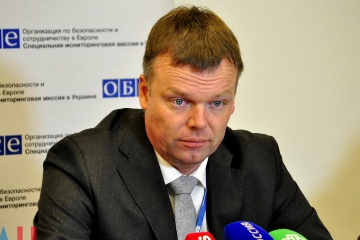 Перед отставкой Хуг посетит оккупированный Донецк