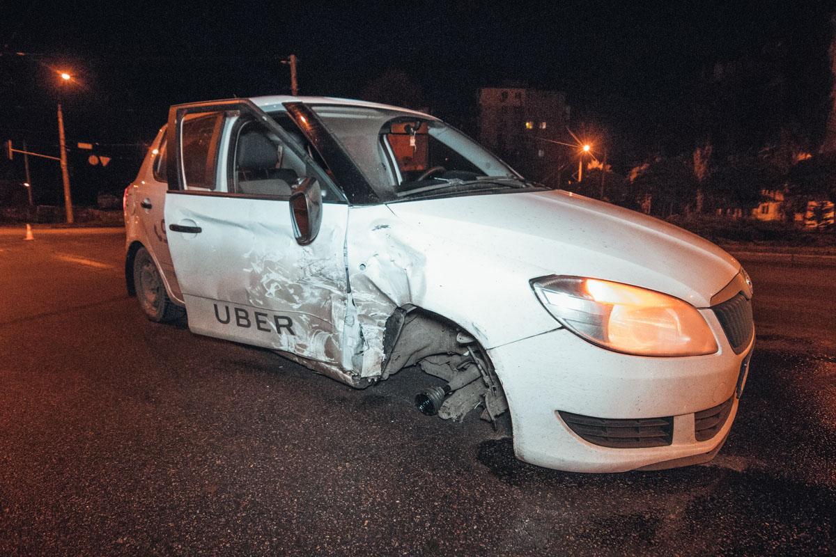 ДТП в Киеве: пострадали двое пассажиров такси