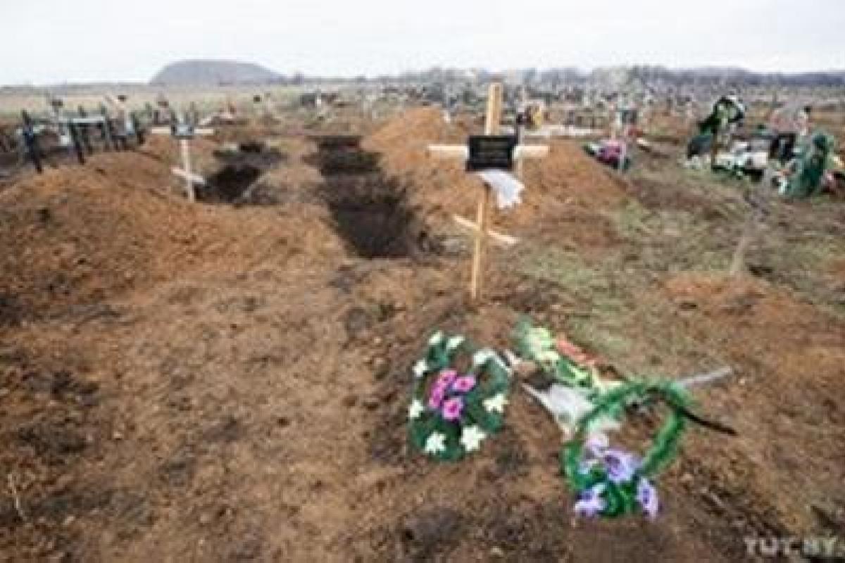 "Для них там бронь держат": Боевики "ДНР" заказывают могилы на кладбище заранее "Для них там бронь держат": Боевики "ДНР" заказывают могилы на кладбище заранее