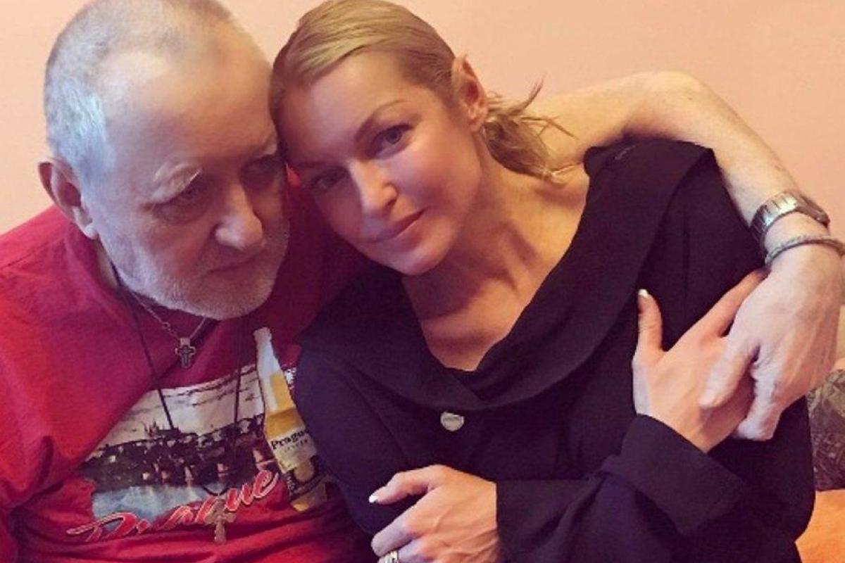 Волочкова отправила отца в пансионат и назвала недоброжелателей "моральными уродами"