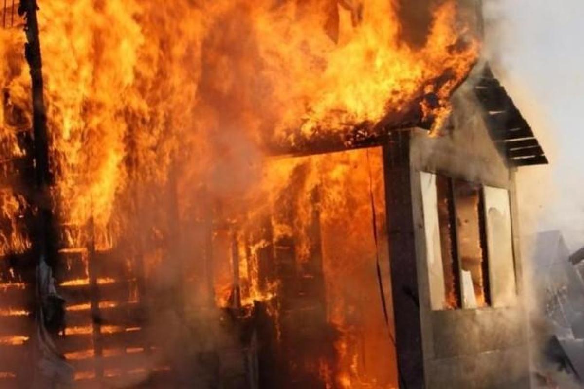 В пожаре в Киевской области сгорели двое мужчин и ребенок В пожаре в Киевской области сгорели двое мужчин и ребенок