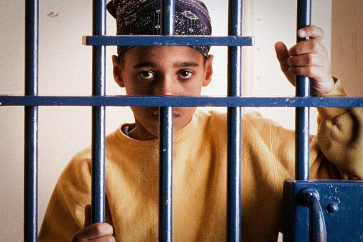 В Турции 16-летнего подростка приговорили к тюремному сроку за поцелуй с 13-летней девушкой