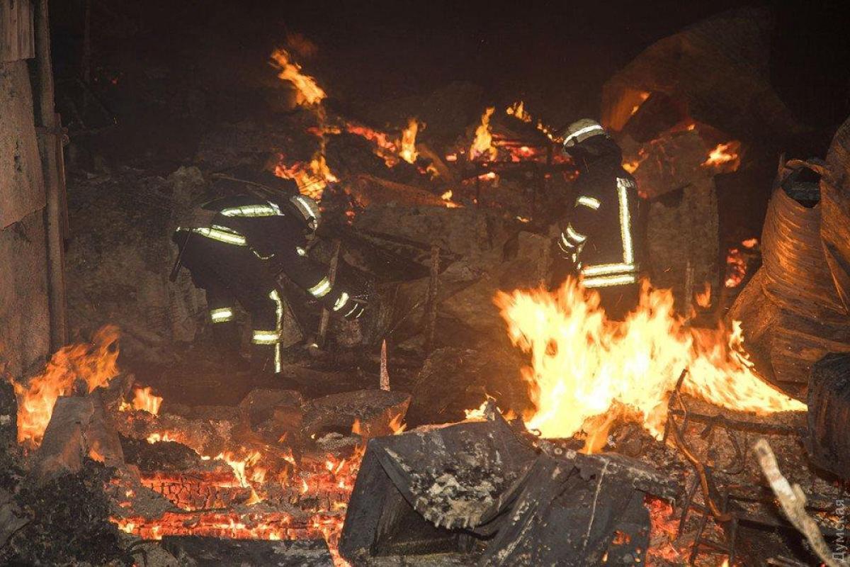 В Одессе сгорели 16 пляжных домиков