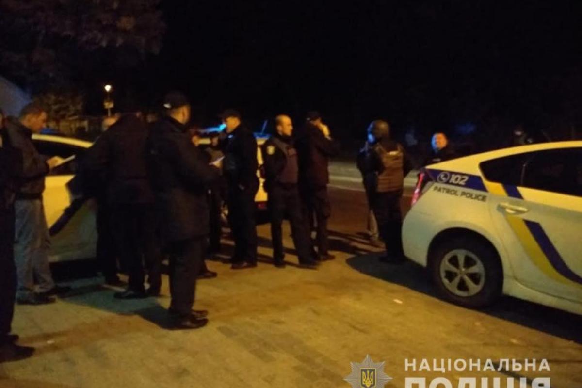 Ночная стрельба в Киеве: преступники открыли огонь по полицейским, есть раненый  Ночная стрельба в Киеве: преступники открыли огонь по полицейским, есть раненый