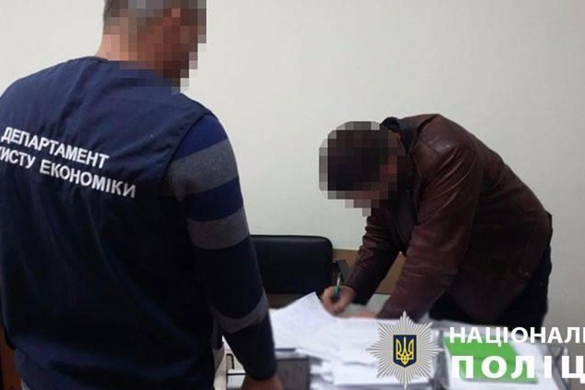 Херсонский таможенник погорел на взятке Херсонский таможенник погорел на взятке