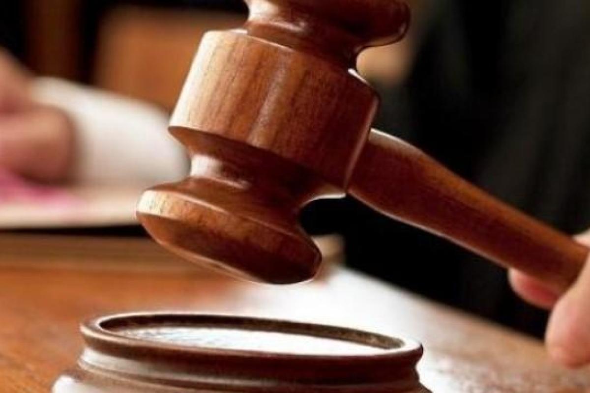 В Лондоне мужчина столкнул двух человек под поезд