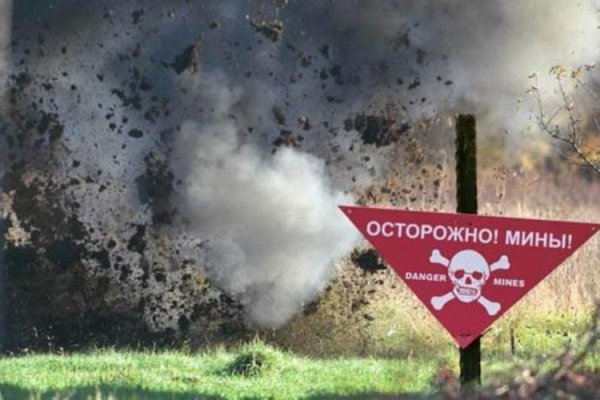 "Потерял обе ноги": в "ДНР" мирный житель подорвался на мине "Потерял обе ноги": в "ДНР" мирный житель подорвался на мине