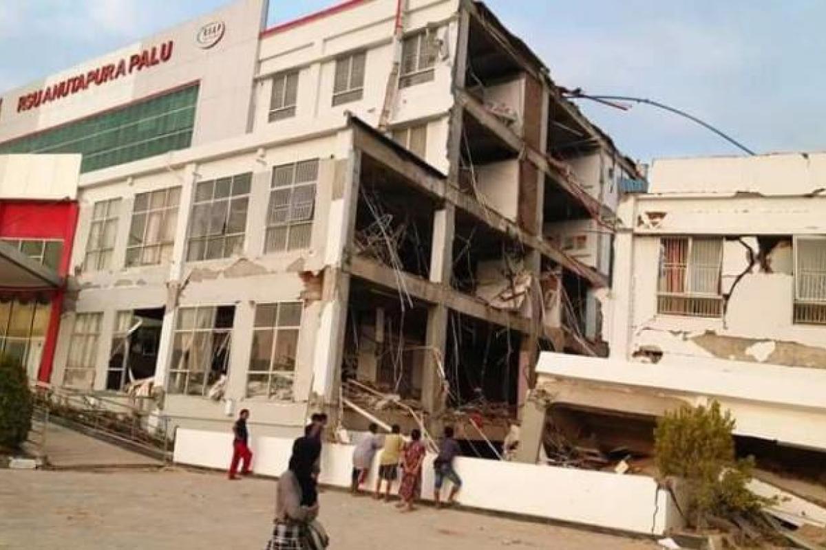 Число погибших от землетрясения в Индонезии превысило 1200 человек 