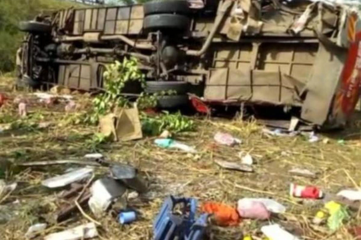 В Кении автобусу во время ДТП снесло крышу: погибли 50 человек В Кении автобусу во время ДТП снесло крышу: погибли 50 человек