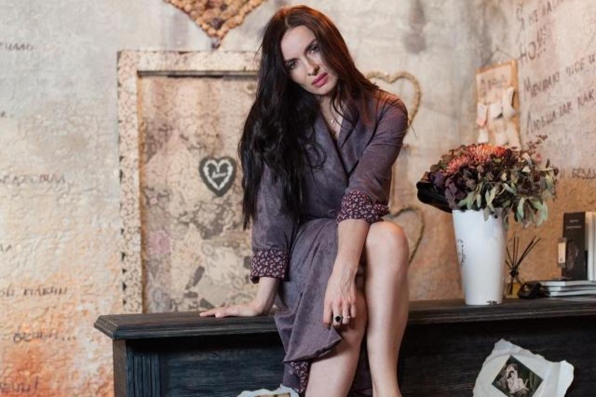 Певица Мейхер показала свое лицо без макияжа Певица Мейхер показала свое лицо без макияжа