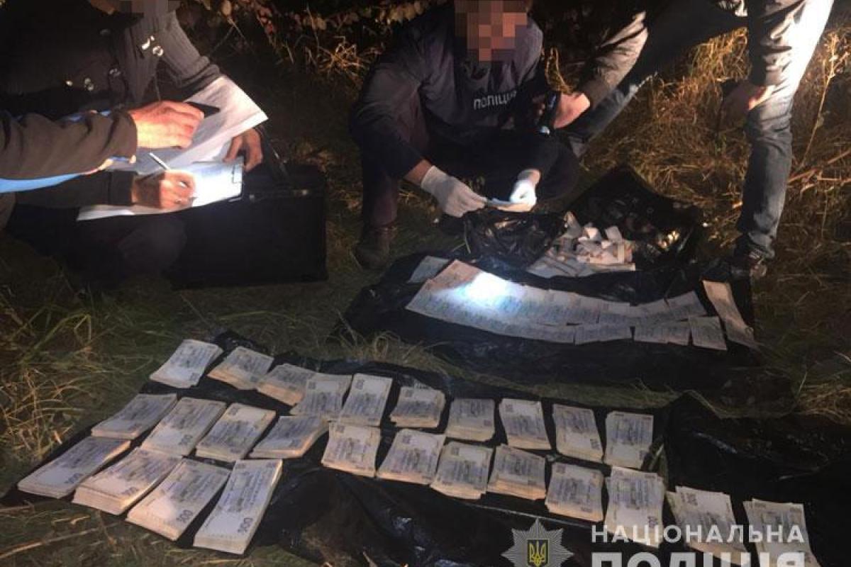Сбежал и объявлен в розыск: на Прикарпатье депутат попался на взятке Сбежал и объявлен в розыск: на Прикарпатье депутат попался на взятке