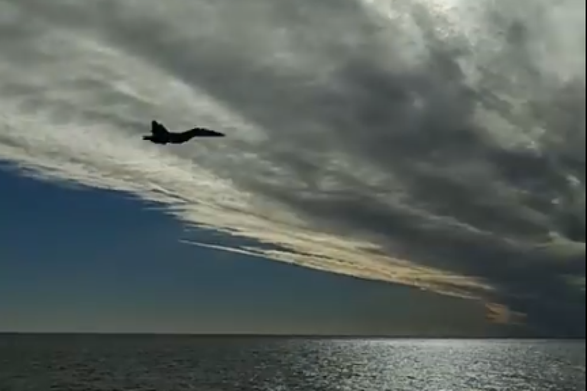 Российский истребитель пронесся над украинскими военными кораблями: видео Российский истребитель пронесся над украинскими военными кораблями: видео