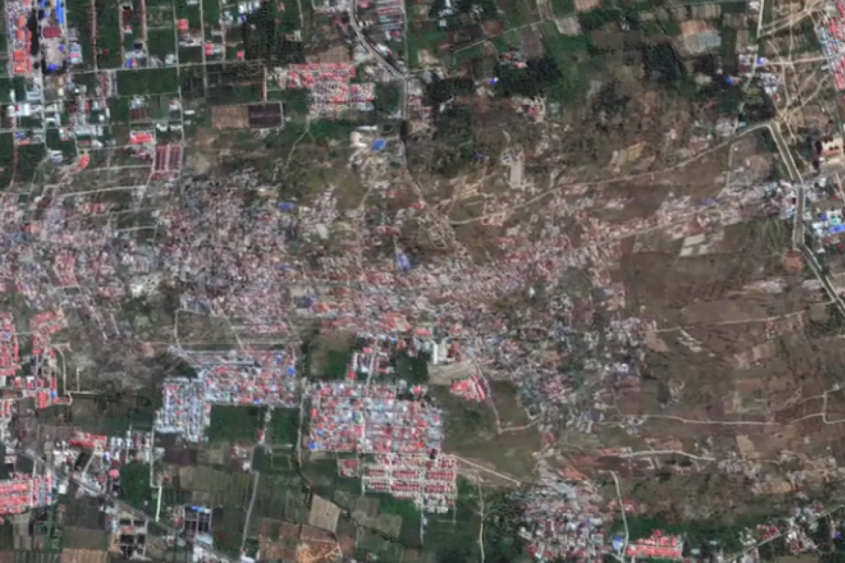 Спутник снял на видео, как землетрясение уничтожает город в Индонезии