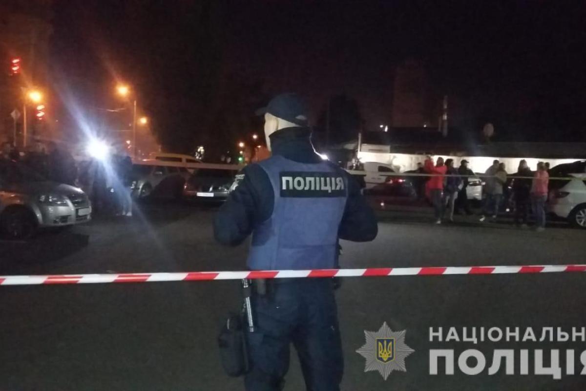 Стрельба возле спортклуба в Харькове: опубликовано видео с места ЧП Стрельба возле спортклуба в Харькове: опубликовано видео с места ЧП