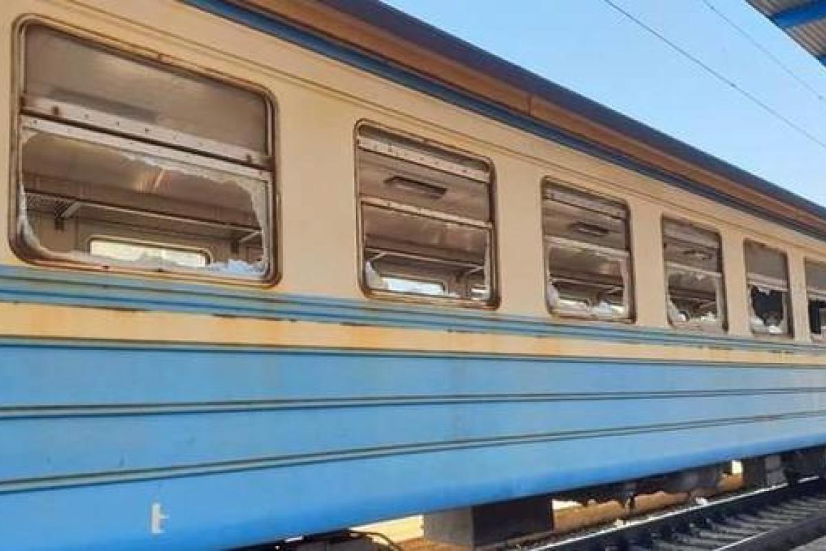 В Киевской области подростки разгромили вагон электропоезда: преступников задержали
