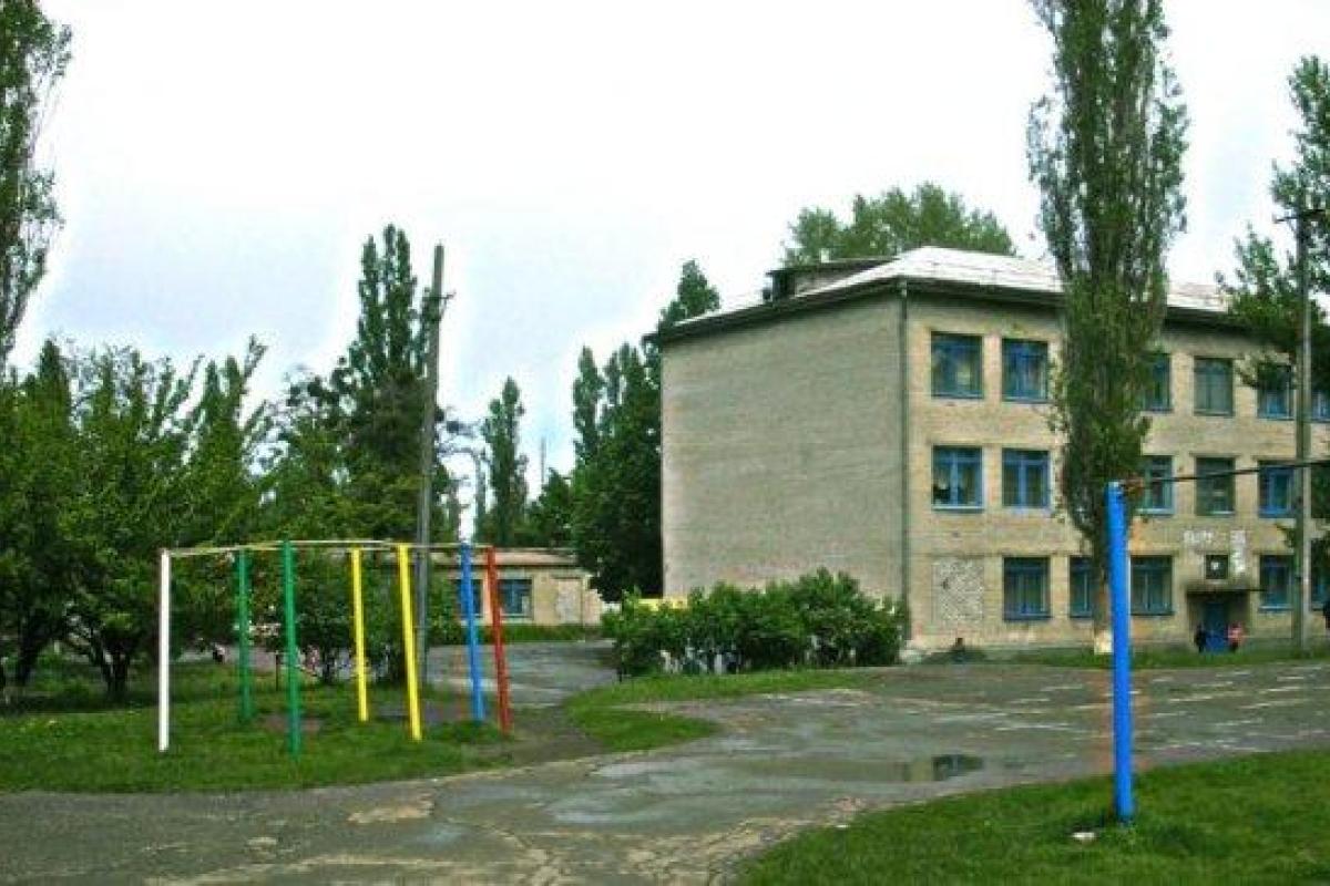 Взрыв в Лисичанске: эвакуировали детей школы №27 Взрыв в Лисичанске: эвакуировали детей школы №27