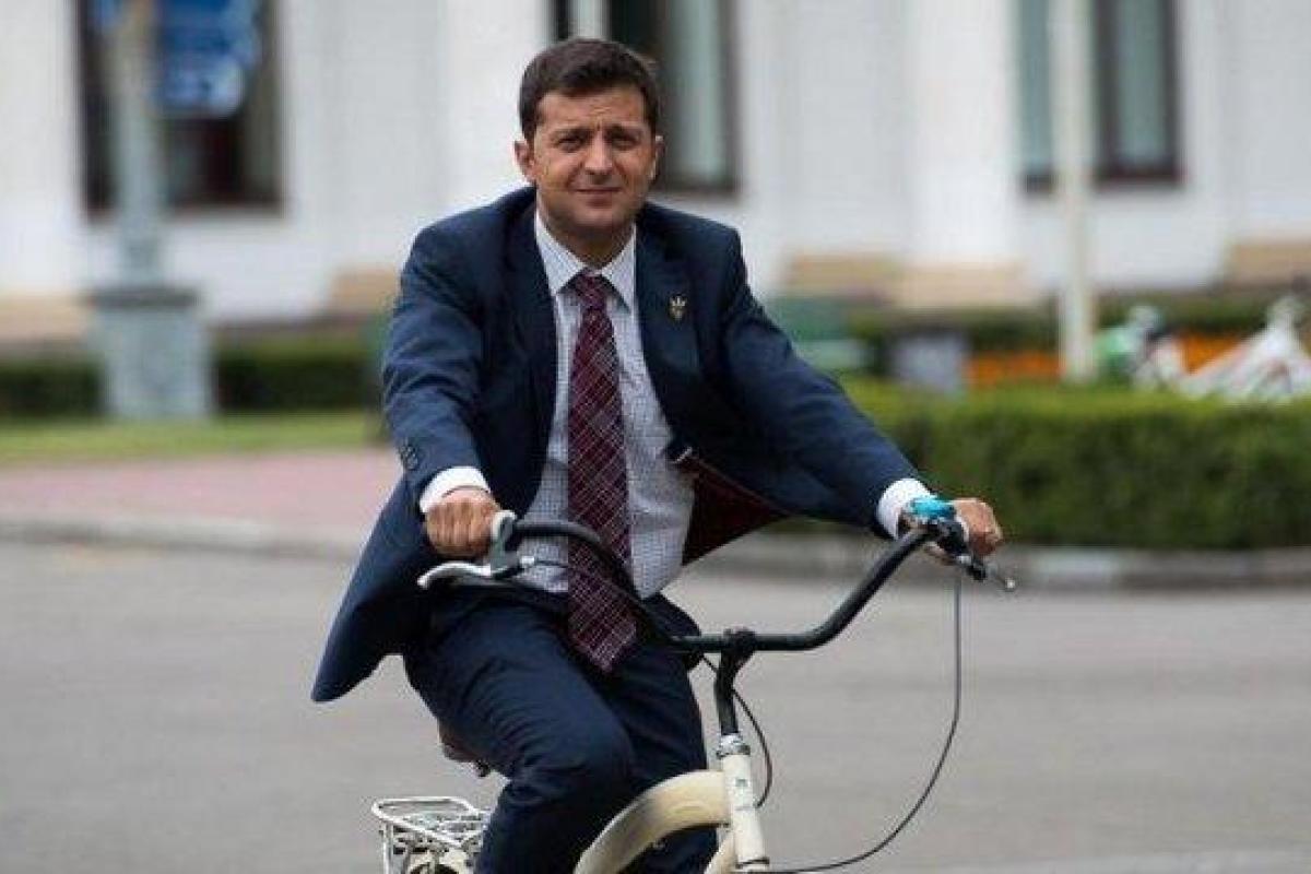 Политолог: Партия "Слуга народа" уже на втором месте рейтингов Политолог: Партия "Слуга народа" уже на втором месте рейтингов