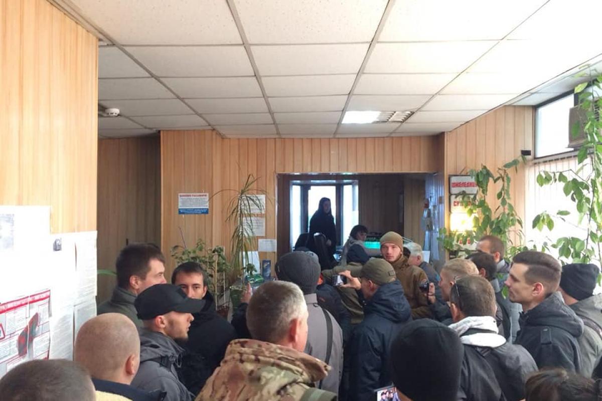 В Киеве участники АТО устроили "разборки" с водителями маршруток В Киеве участники АТО устроили "разборки" с водителями маршруток