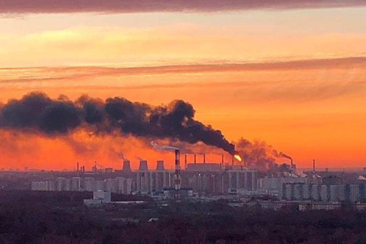 В Москве горит нефтеперерабатывающий завод: появилось видео с места ЧП В Москве горит нефтеперерабатывающий завод: появилось видео с места ЧП
