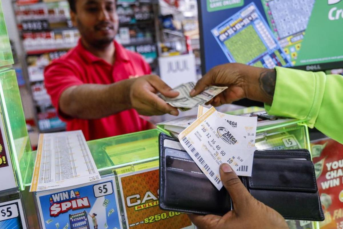 В США обладатель 1,6 млрд долларов, выигранных в лотерею, до сих пор не пришел за призом