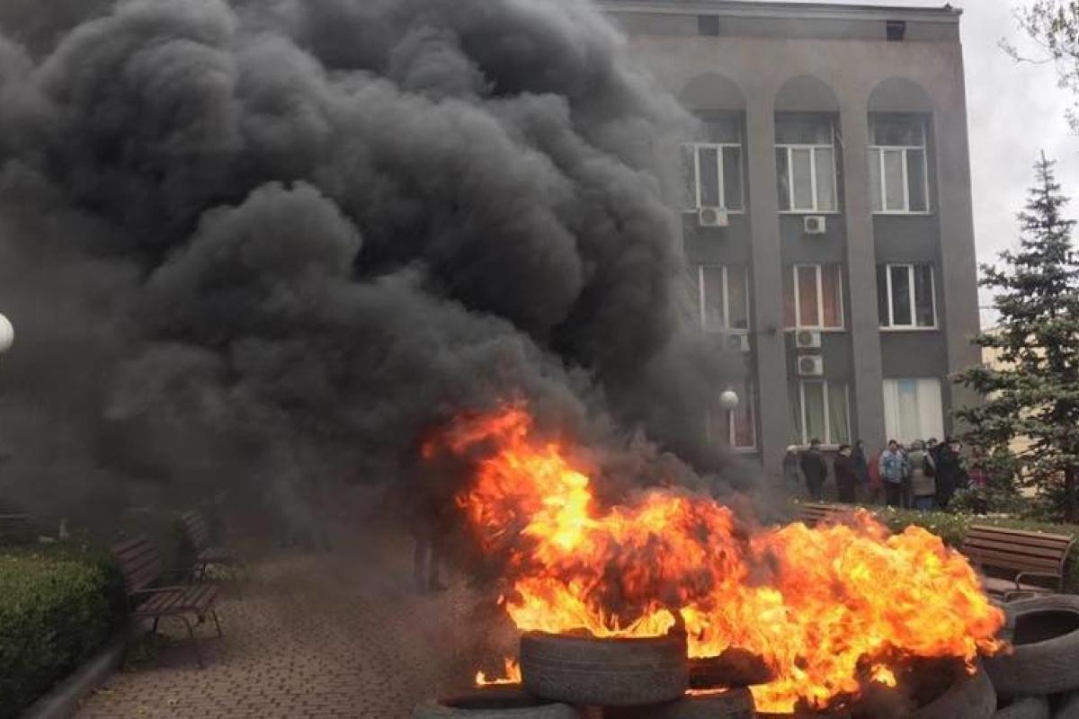 В Кривом Роге жители жгут шины из-за отсутствия отопления