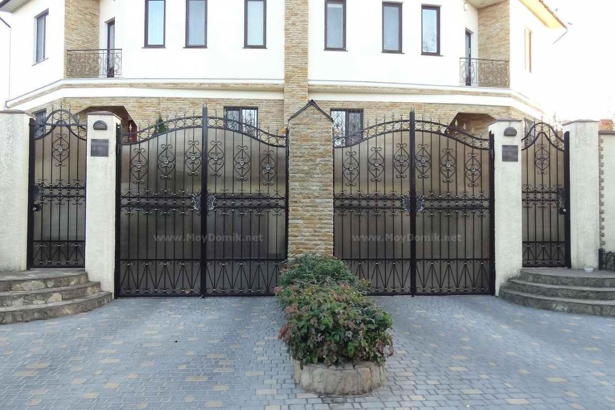 Распашные ворота - конструкция для всех типов ограждений и территорий Распашные ворота - конструкция для всех типов ограждений и территорий