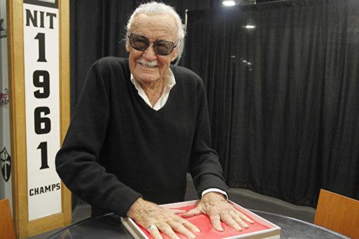 "Закрытые похороны": в США простились с создателем "Человека-паука"