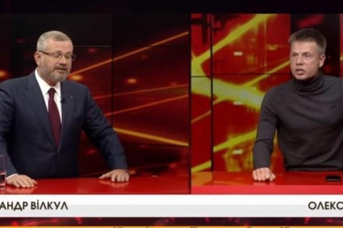 "Иди сюда, я тебе по морде дам": Вилкул и Гончаренко едва не подрались в прямом эфире "Иди сюда, я тебе по морде дам": Вилкул и Гончаренко едва не подрались в прямом эфире