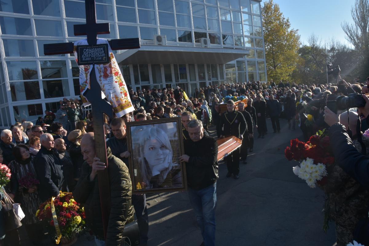 В Херсоне простились с активисткой Екатериной Гандзюк В Херсоне простились с активисткой Екатериной Гандзюк