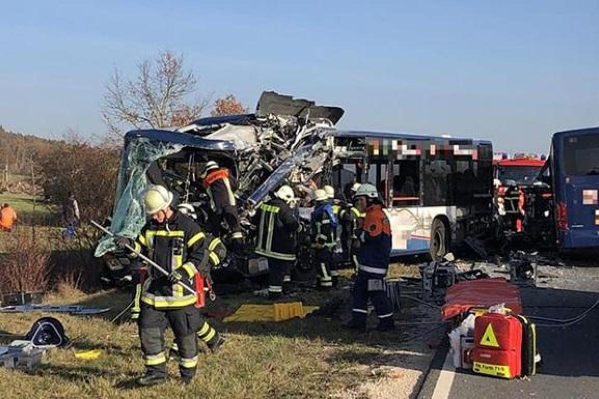 В Германии столкнулись 2 школьных автобуса: есть пострадавшие