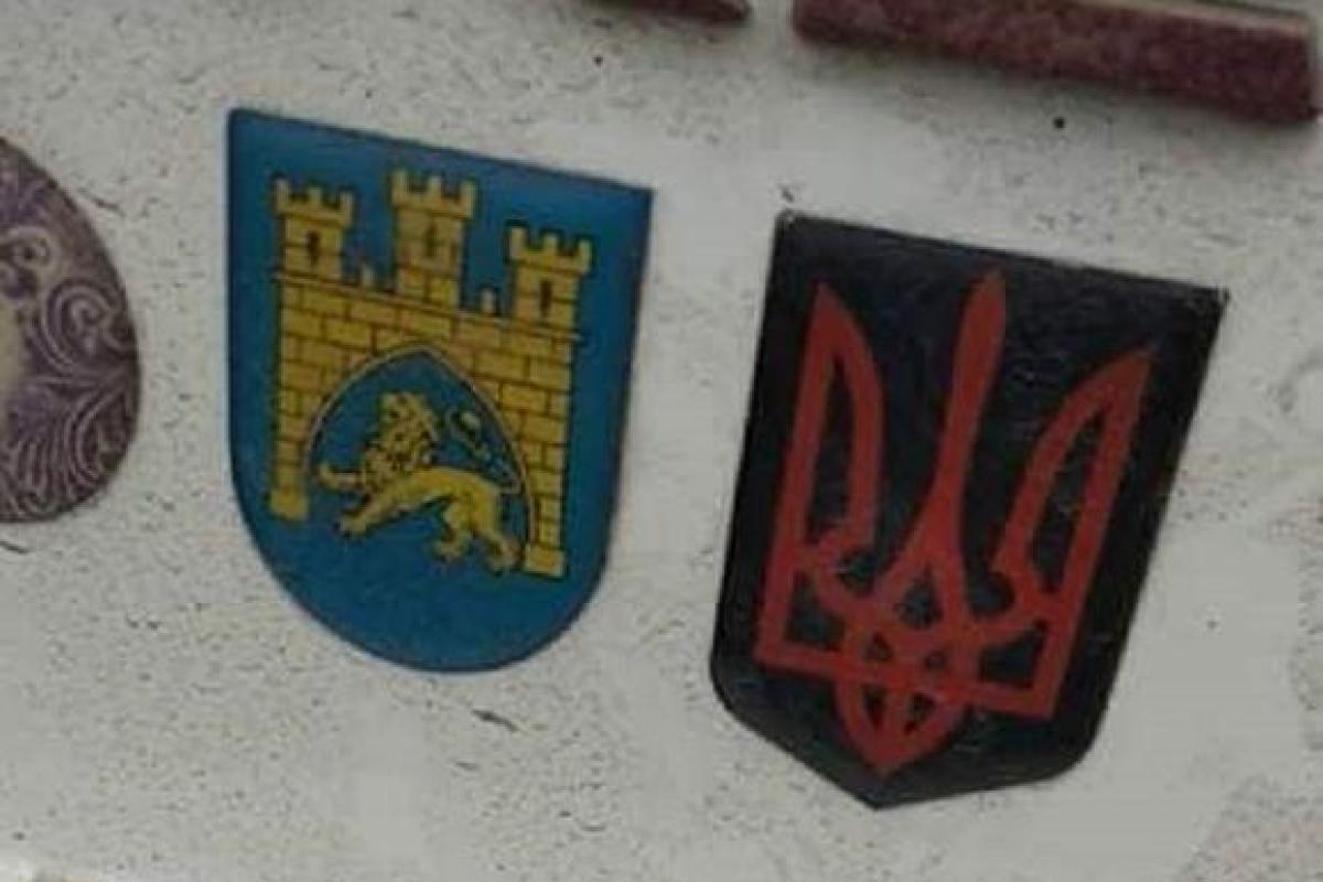 В Польше задержали украинца из-за изображения тризуба на авто В Польше задержали украинца из-за изображения тризуба на авто