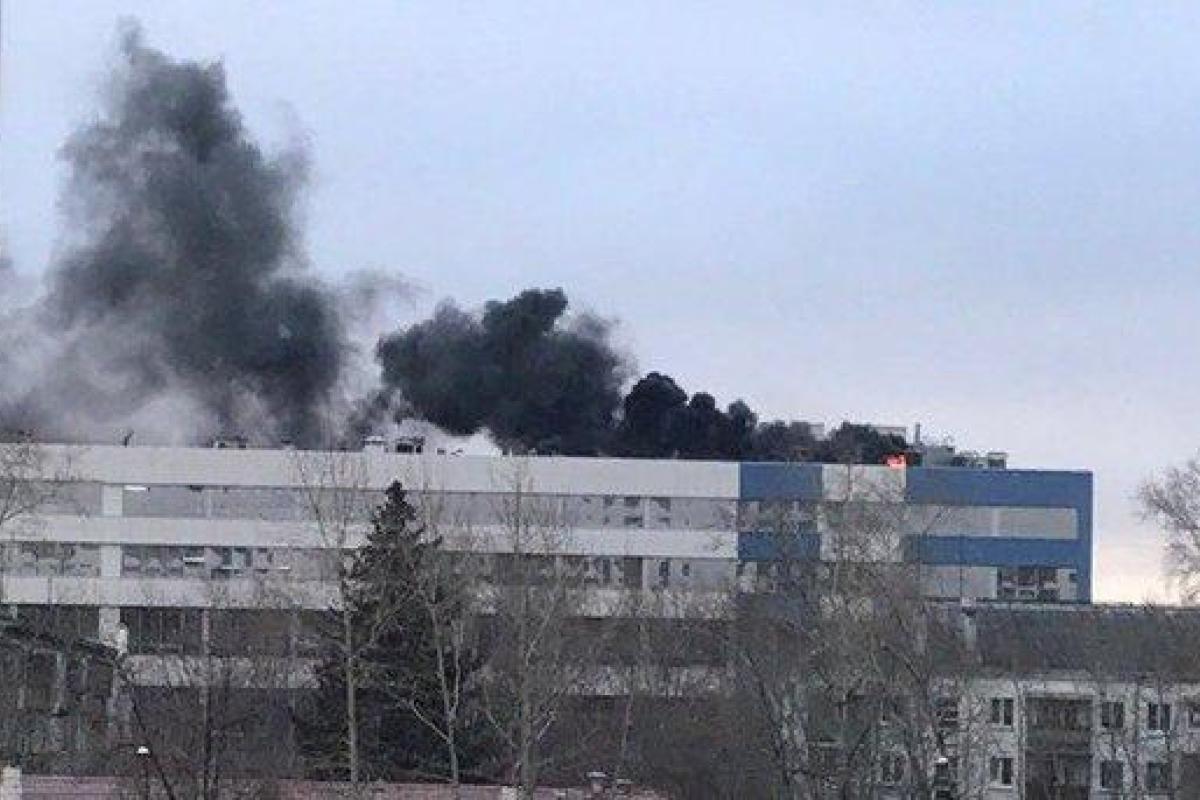 В России горит оборонный завод "Вектор" В России горит оборонный завод "Вектор"