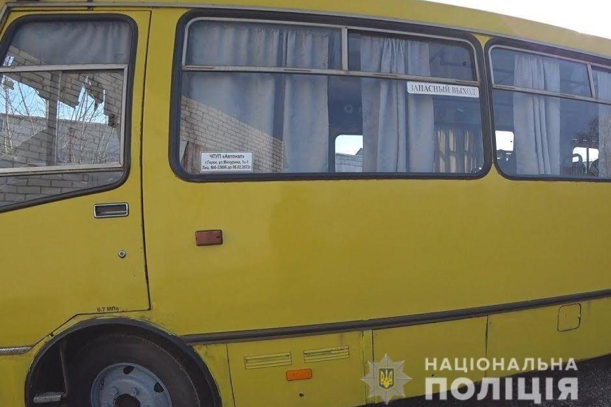 В Ирпене 15-летняя девочка выпала из маршрутки на ходу В Ирпене 15-летняя девочка выпала из маршрутки на ходу