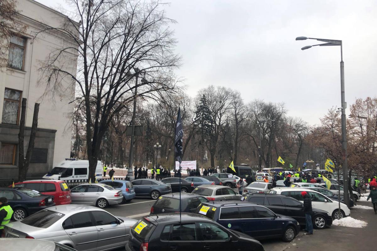 "По факту они берут украинцев в заложники", - политолог об акции "евробляхеров" "По факту они берут украинцев в заложники", - политолог об акции "евробляхеров"