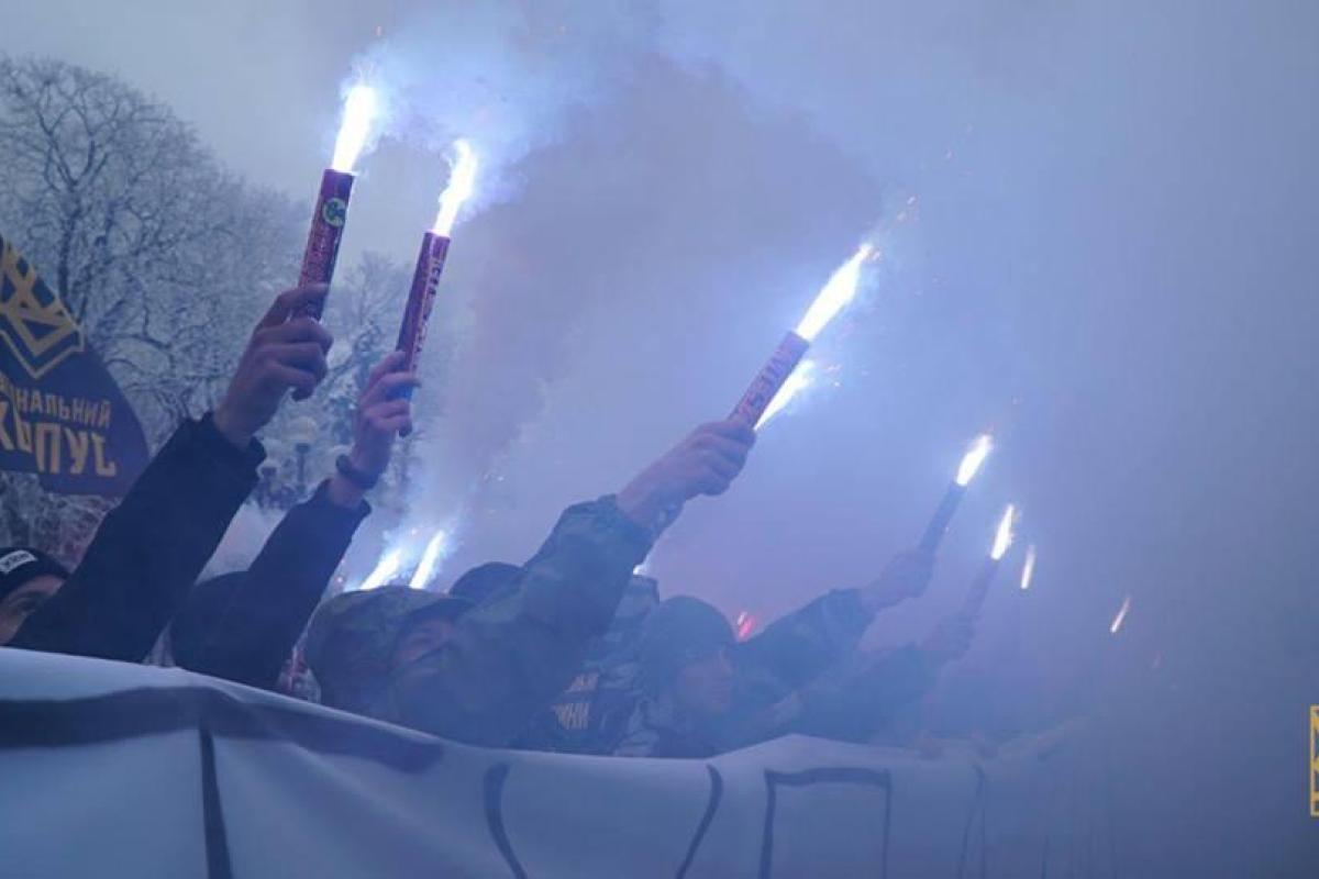 Под Радой собрались представители Нацкорпуса: озвучены главные требования Под Радой собрались представители Нацкорпуса: озвучены главные требования