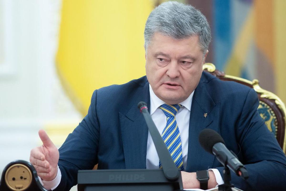 Военное положение в Украине: Президент подписал указ Военное положение в Украине: Президент подписал указ