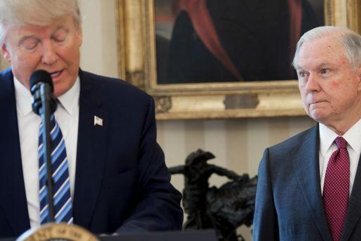 Отставка Сешнса: Трамп решил повторить кальку президента Никсона - политолог